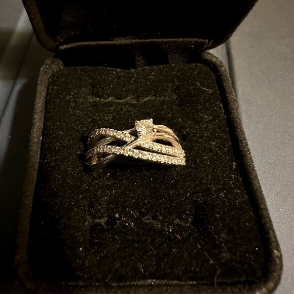 Cubic Zirconia Silver Ring Size 7 - Picture 3 of 6